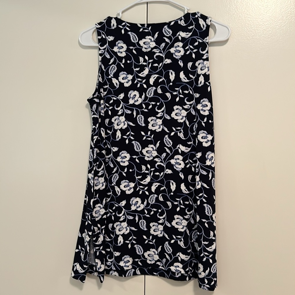 J.Jill blue floral wearever collection top size small - Picture 4 of 7